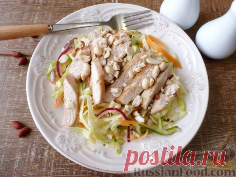 Рецепт: Вьетнамский салат с запечённой курицей и арахисом