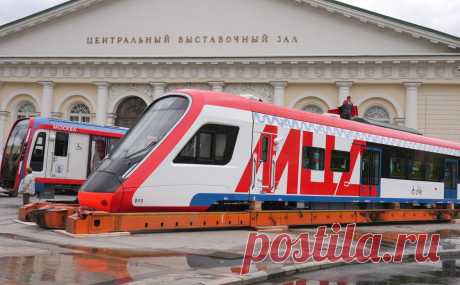 Вагон современного поезда «Иволга 3.0» доставили в центр Москвы. Вагон современного российского поезда «Иволга 3.0» доставили в центр Москвы, на Манежную площадь.