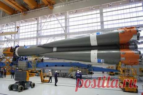 «Союз-2.1б» со «Сферой» вывезли на старт. Ракету «Союз-2.1б» с тремя спутниками «Гонец-М» и первым космическим аппаратом проекта «Сфера» — «Скиф-Д» — вывезли на стартовый комплекс площадки 1С космодрома Восточный. Об этом в Telegram-канале сообщает «Роскосмос». Отмечается, что запуск ракеты со спутниками намечен на 22 октября в 22:57 по московскому времени.