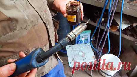 Лайфхак сварщику: Бесплатное антипригарное средство для полуавтомата На внутренние поверхности газо-проводящих элементов сварочной горелки, находящихся в активной зоне сварочного процесса, попадают и налипают продукты горения и остатки раскаленного металла. Это со временем неизбежно приводит к нарушению правильного образования потока, что негативно влияет на