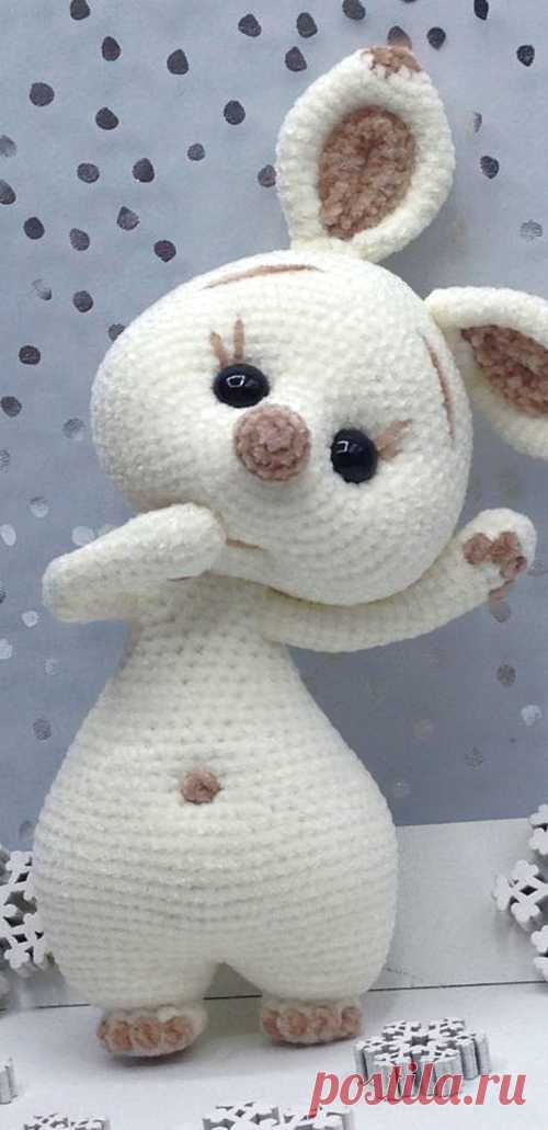 PDF Зая тАскательная крючком. FREE crochet pattern; Аmigurumi animal patterns. Амигуруми схемы и описания на русском. Вязаные игрушки и поделки своими руками #amimore - большой заяц из плюшевой пряжи, плюшевый зайчик, кролик, зайчонок, зайка из плюшевой пряжи, крольчонок.