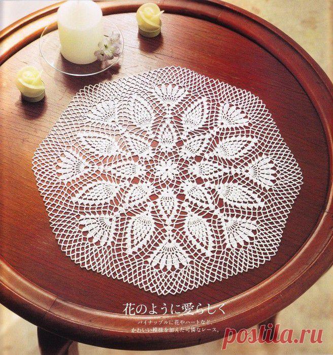 АЖУРНАЯ САЛФЕТКА С "АНАНАСАМИ".