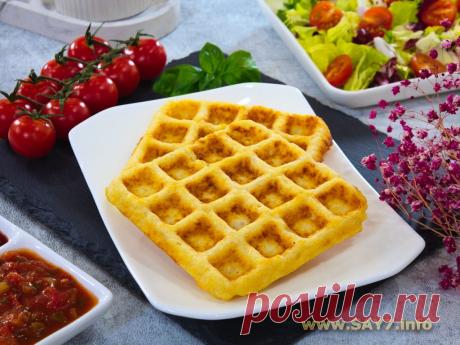 Вафли с фаршем. Предлагаю вашему вниманию еще один вариант приготовления вафель, на этот раз, мясных. Вафли получаются очень вкусные. Подавать их можно со сметаной или томатным соусом. Советую использовать куриный фарш, он готовится быстрее. Из указанного количества ингредиентов получается 7–8 вафель 10×10 см.