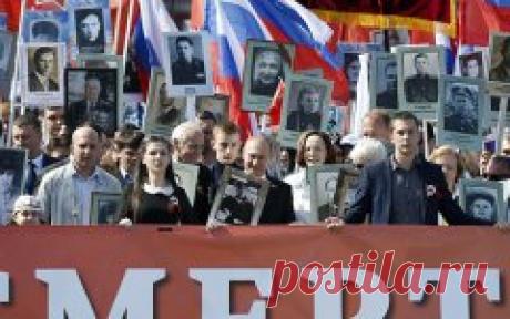 Путин вышел на Красную площадь в составе «Бессмертного полка» :: Общество :: РБК