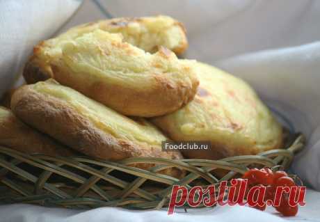 Уральские шаньги В интернете про шаньги рассказано достаточно. Например, что они очень распространены на Урале и в Сибири (хотя, переехав в Сибирь, я тут шанег не то что не встречала, но даже не раз объясняла, что это слово значит). А ещё, что вариантов шанег есть великое множество - из дрожжевого теста, из пресного, из разной муки, с разными намазками-поливами из сметаны, творога, картошки... Не претендуя на истину в последней инстанции, печь сегодня будем шанежки, которы...