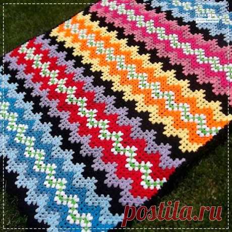 Вяжем интересный плед Вяжем интересный пледМожно решиться на очень смелые сочетания цветов пряжи.