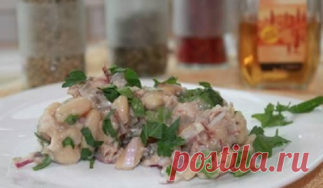 Салат из рыбных консервов / Простые рецепты