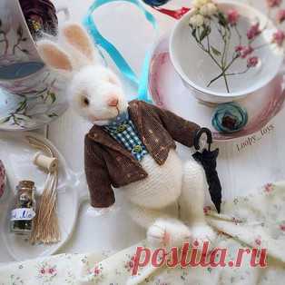 Пасхальный кролик амигуруми. Схемы и описания для вязания игрушек крючком! Бесплатный мастер-класс от Инны Волковой по вязанию пасхального кролика крючком. Высота вязаной игрушки примерно 22 см. Для изготовления такого крольч…