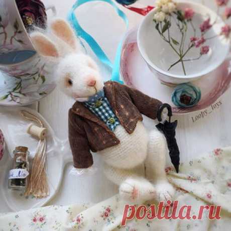 Пасхальный кролик амигуруми. Схемы и описания для вязания игрушек крючком! Бесплатный мастер-класс от Инны Волковой по вязанию пасхального кролика крючком. Высота вязаной игрушки примерно 22 см. Для изготовления такого крольч…