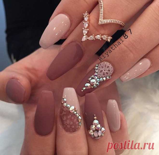 •C o u R t n e e T a e l o r •    (INSTAGRAM+PINTEREST