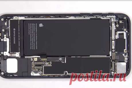 Показаны внутренности iPhone SE. Блогер под ником PBKreviews оценил ремонтопригодность iPhone SE третьего поколения. Специалист разобрал смартфон Apple, чтобы показать его внутреннее устройство. По словам автора, в ходе отсоединения экрана его пришлось прогреть с помощью фена, а потом поддеть переднюю панель. Смартфон оказалось сложно отремонтировать.