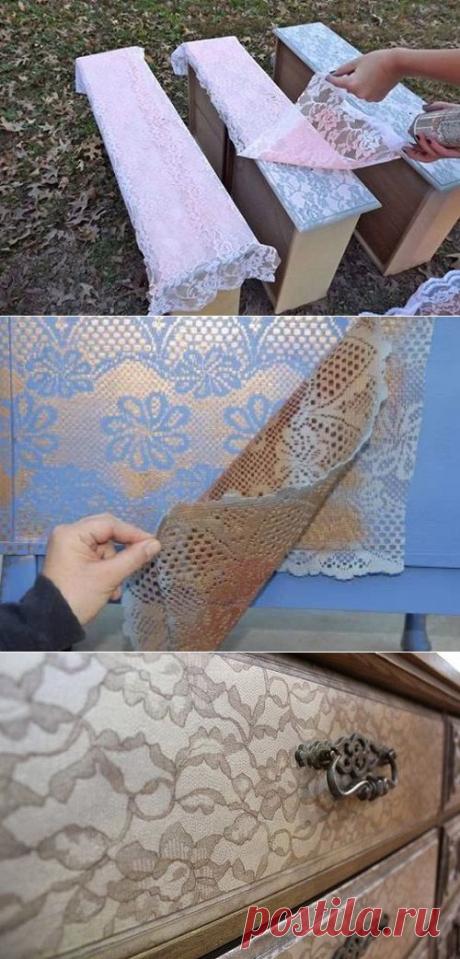 Мастерица делает декупаж с помощью шторы и баллончика. Выглядит потрясающе