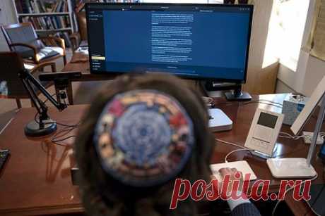 Искусственный интеллект научился писать проповеди и разозлил священнослужителей. Священнослужителей разных конфессий испугало и взволновало, что искусственный интеллект научился писать проповеди. Чатбот ChatGPT оказался способен создавать тексты, которые не уступают реальным проповедям. Однако представители всех конфессий сходятся в одном: проповедь это куда больше, чем слова.