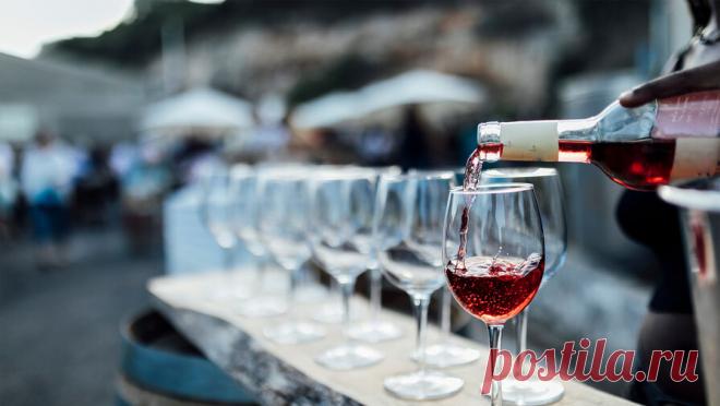 Винодел рассказал, как появился миф о пользе ежедневного бокала вина. О том, есть ли польза от ежедневного бокала вина, "Газете.Ru" рассказал Евгений Стржалковский, владелец итальянской винодельни Scarpa. По словам эксперта, в странах Европы, особенно в Италии и Франции, давно укоренилось ...