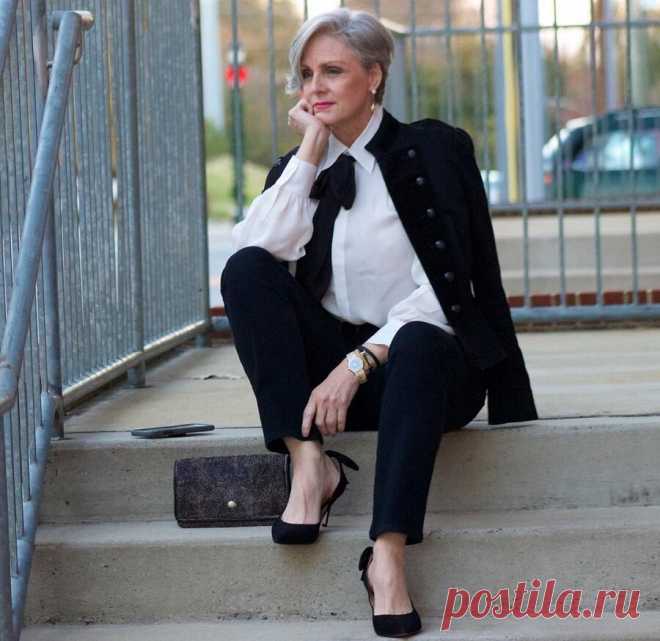 Модная пенсионерка: как выглядеть современно - Секреты стиля - медиаплатформа МирТесен Чтобы ни говорили про наших женщин – дескать не следят за фигурой, не уделяют много внимания омолаживающим процедурам, не следуют моде, – это не так! Отзывы и комментарии моих подписчиц тому подтверждение – делятся суперскими фото, на которых видно, что многие наши женщины зрелого возраста –...