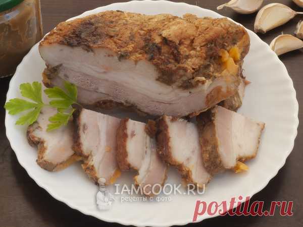 Свиная грудинка в аэрогриле (+вкусный маринад) — рецепт с фото Запекаем грудинку 1 час при температуре 200 градусов в рукаве на верхней решетке, затем при той же температуре - 15 минут, раскрыв рукав.