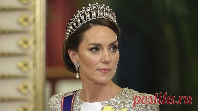 Названо возможное место учебы старшего сына принца Уильяма и Кейт Миддлтон. Старший сын принца Уэльского Уильяма и Кейт Миддлтон может отправиться получать образование в публичной школе, где мальчики и девочки учатся вместе. Об этом сообщает австралийское издание News.com.au. По данным СМИ, супруга наследника ...