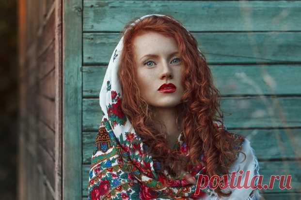 10 хитростей, которые позволят вам сохранить прическу под шапкой Делимся полезными советами, которые помогут избежать эффекта неопрятных волос и спасти наведенную на голове красоту.