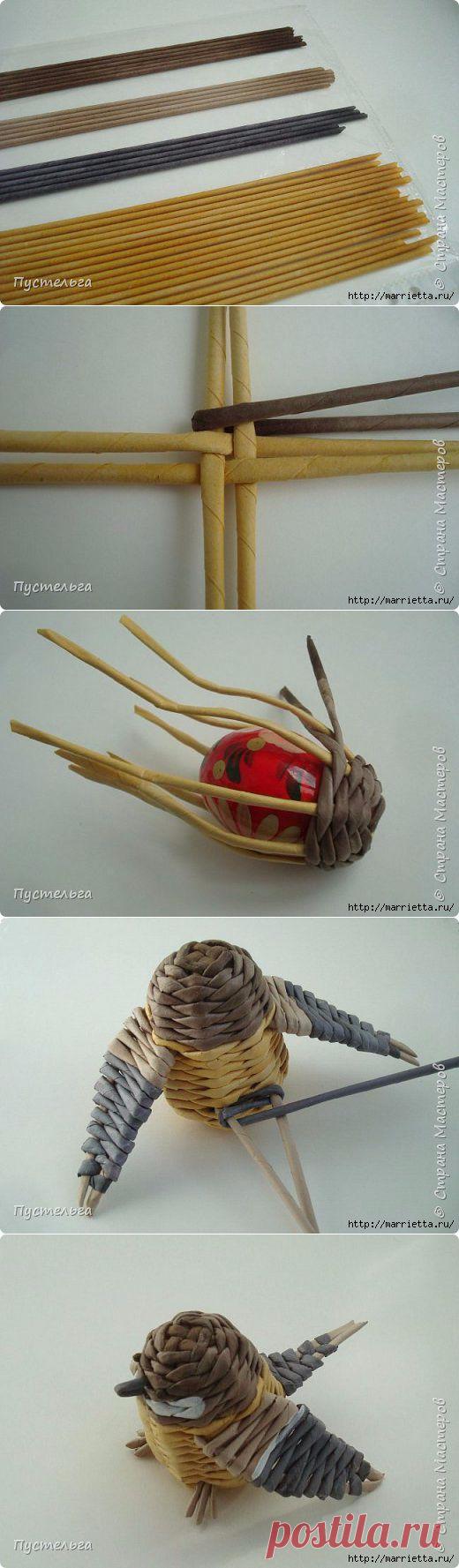 Птички из газетных трубочек - синичка, зарянка и горихвостка.