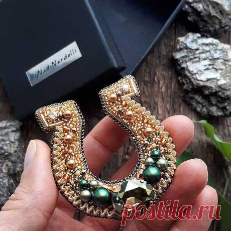 Photo by 🌟Бисер бусины кабошоны🌟 on May 05, 2021. May be an image of jewelry.