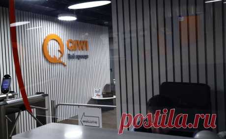 «Ведомости» узнали о проверке ЦБ аудитора лишенного лицензии QIWI Банка. QIWI Банк лишился лицензии, его ликвидируют по решению суда. Аудитора банка Kept проверяют на предмет осведомленности и реакции на выявление у QIWI рисковых операций. Проверку ведет ЦБ по соблюдению «антиотмывочного» закона 115-ФЗ
