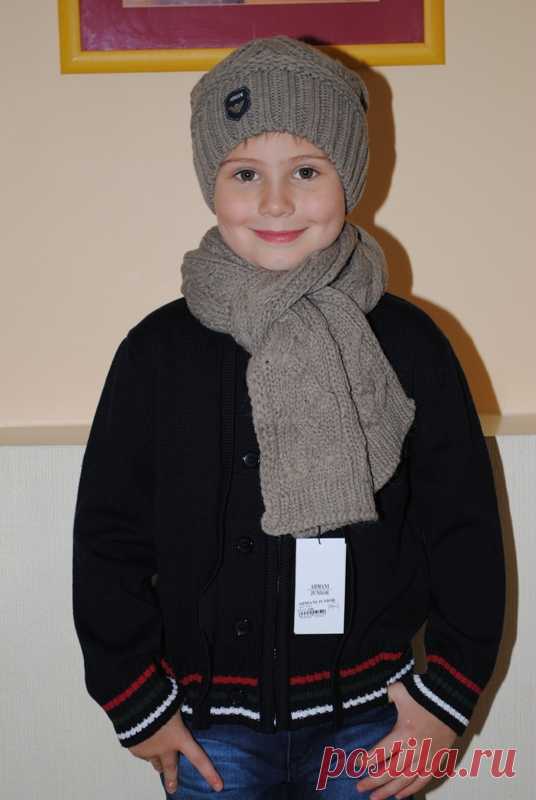 Спицами модная шапка для мальчика