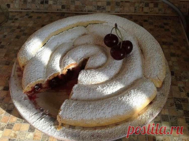 Подруга-кондитер научила готовить вкуснейший вишневый пирог: рецепт