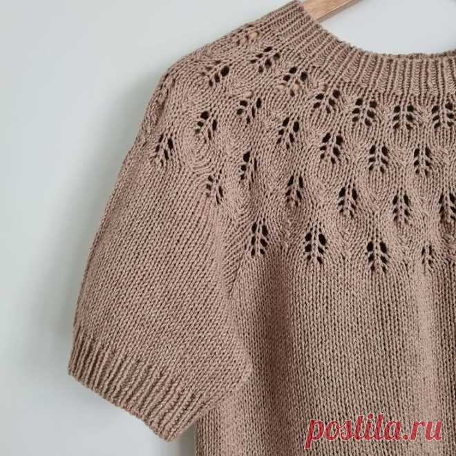 Топ с круглой ажурной кокеткой вязаный спицами сверху Snowbell