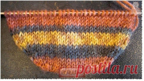 КРАСИВЫЙ КРУГЛЫЙ МЫСОК. МК ОТ АВТОРА.

#носки_спицами@mirpetel, #оформление_мыска@mirpetel

Надо взять спицы на леске, завязать на одной спице петлю из рабочей нити, оставив при этом довольно длинный хвостик, около 40 см.
Обматываем спицы "восьмеркой", чтобы на каждой спице получилось по 6 петель (всего 12). Дальше можно вязать методом "Волшебной петли/Magic loop" на спицах на леске, но можно, в целом, и перейти на чулочные спицы. Мое мнение - на этой стадии носка спицы на...