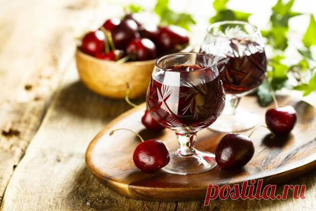 Вкусные домашние настойки. Подборка лучших рецептов - Будет вкусно - 4 июля - 43675994070 - Медиаплатформа МирТесен Ни один магазинный напиток не сравнится с настойкой, приготовленной со знанием дела в домашних условиях. Она волшебным образом вовремя появляется из закромов и дополняет любой праздничный стол, а кроме того, ее можно оригинально оформить и преподнести в подарок хорошему человеку. Предлагаем вам - 4 июля - 43675994070 - Медиаплатформа МирТесен