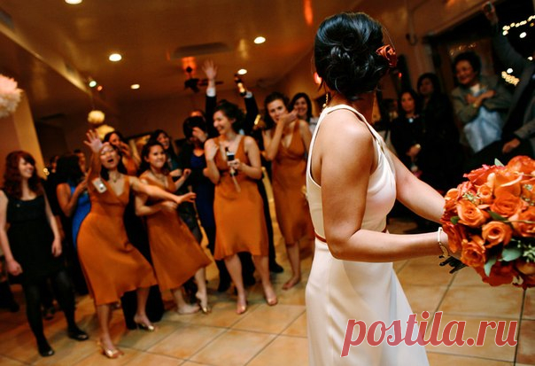 Бросание букета невесты. Альтернатива. | Ведущие в Донецке. SmileGroup