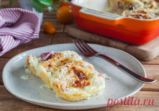 ​Ласточкины гнезда Ингредиенты:
Для начинки:Грибы — 150 г Тонкие ломтики вареной ветчины — 140 г Тонкие ломтики сыра эмменталь — 140 г Тертый пармезан­ — 50 г
Тертый пармезан — для посыпкиДля пасты:Мука — 200 г
Средние яйца — 2 шт.Для соуса...