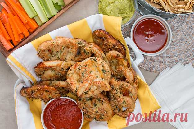 Cheese-Stuffed Garlic Parmesan Pretzels Cheese up your game day!