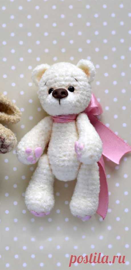 PDF Миниатюрные звери крючком. FREE crochet pattern; Аmigurumi animal patterns. Амигуруми схемы и описания на русском. Вязаные игрушки и поделки своими руками #amimore - зайка, мишка и собачка, заяц, медведь, собака, зайчик, медвежонок, щенок.
