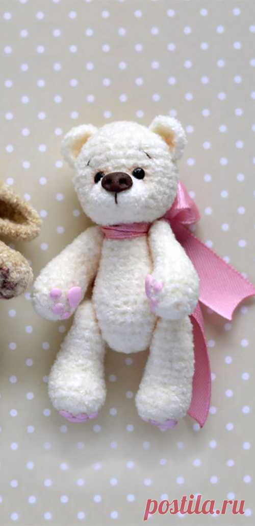 PDF Миниатюрные звери крючком. FREE crochet pattern; Аmigurumi animal patterns. Амигуруми схемы и описания на русском. Вязаные игрушки и поделки своими руками #amimore - зайка, мишка и собачка, заяц, медведь, собака, зайчик, медвежонок, щенок.