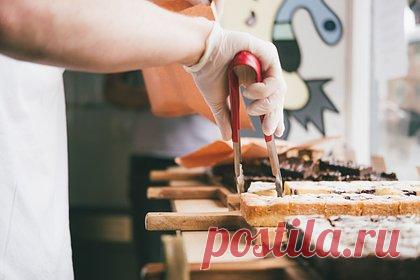 С малого бизнеса решили собирать меньше налогов. Минэкономразвития рассчитало на 2023 год коэффициент-дефлятор. Он необходим для определения порога дохода, дающего право компании или ИП пользоваться упрощенной системой налогообложения (УСН) с льготными ставками. Минэкономразвития решило повысить коэффициент для целей УСН (с 1,096 до 1,257).