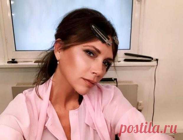 Виктория Бекхэм поделилась архивным фото дочери: Харпер очаровала поклонников матери