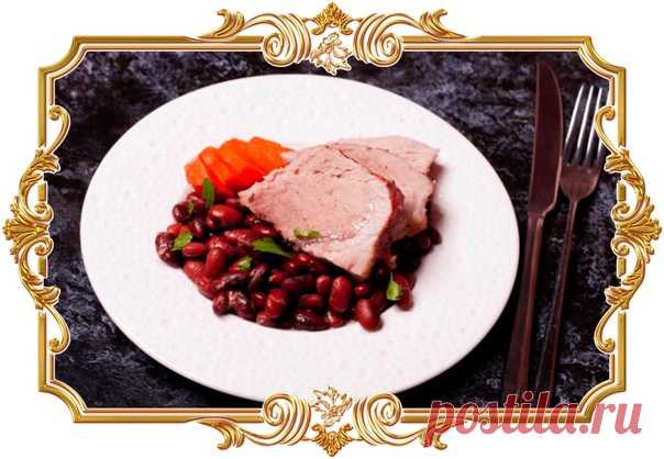 #Свинина #с #фасолью #по #рецепту Оливера (#рецепт #без #глютена)

Красная фасоль прекрасно подходит для столь длительной готовки: она хорошо держит форму и украсит блюдо даже после трёх часов в духовке. Если вы хотите сохранить, как можно больше соков в блюде, прикройте посуду, в котрой будет запекаться мясо с фасолью крышечкой из фольги. Снимите её за 20-25 минут до полной готовности.
Показать полностью...