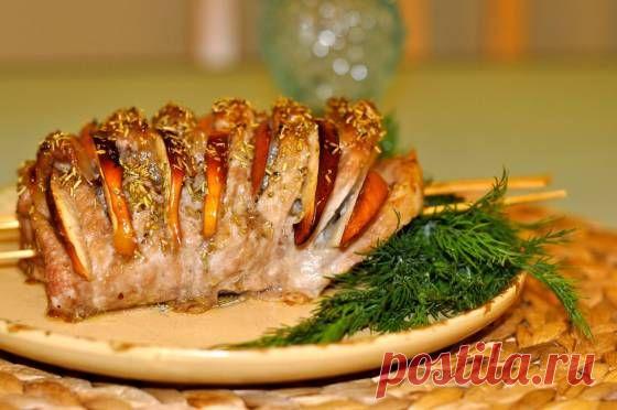 Свинина с яблоками в духовке