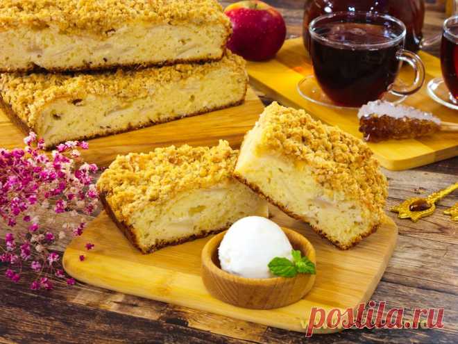Яблочный пирог с овсяным штрейзелем. Очень вкусный пирог. Штрейзель придает изюминку, корочка получается хрустящая. Советую подавать пирог с шариком ванильного мороженого. Из указанного количества ингредиентов получается 6–8 порций.