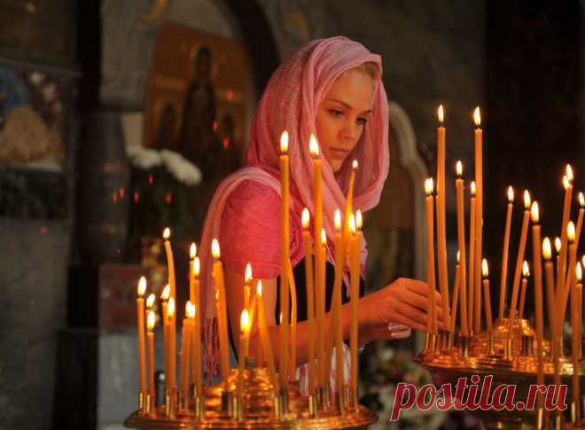 Когда в 2016 году Великий пост
Великий пост в 2016 году начинается в понедельник, 14 марта, и продлится сорок дней, до 30 апреля включительно. С 14 марта по 30 апреля действуют самые строгие ограничения, касающиеся в первую очередь духовного очищения, а также питания.
Какие православные праздники приходятся на Великий пост в 2016 году
В апреле будет несколько важных православных праздников, так или иначе связанных с Пасхой. В эти дни строгости поста смягчаются.
7 апреля – Благовещение...