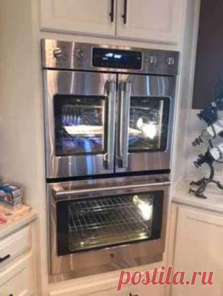 Obsessed with this cafe doors on an upper oven! No more burned elbows! #DreamKitchen #KitchenRemodeling