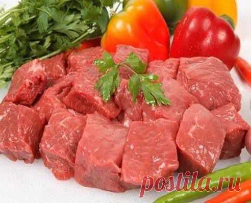 Facebook
Секреты вкусного мяса
Дорогие кулинары!Чтобы сохранить рецепт, жмите "нравится", а потом "поделиться" и тогда Рецепт будет на вашей стене Шеф повар фейсбук
1. Мясо станет нежнее, если за час до готовки его смо­чить водкой.
2. Можно мясо перемешать с соевым соусом, оставить на ночь, а завтра жарить, оно получится очень сочным.
3. Говядина, баранина получится мягкой и сочной, если ее перед запекание… Еще