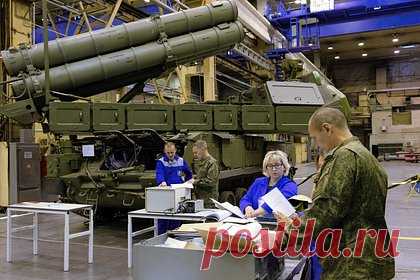 В США рассказали о поразительной адаптивности российского ОПК к санкциям. Российский оборонно-промышленный комплекс (ОПК) показал поразительную адаптивность к западным санкциям. Об этом в публикации американского издания Defense News рассказали эксперты Макс Бергманн и Тина Долбая. Авторы признают, что Россия приложила значительные усилия по увеличению производства военной техники.