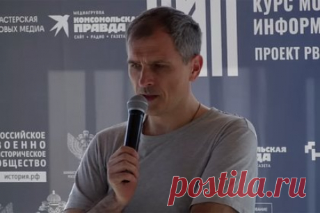 Российского блогера заочно осудили на Украине на 15 лет. Служба безопасности Украины (СБУ) заявило о заочном осуждении российского блогера миллионника Юрия Подоляку на 15 лет тюрьмы уголовного срока, обвинив последнего в нарушениях нескольких статей уголовного кодекса. Судебное разбирательство происходило при отсутствии обвиняемого.