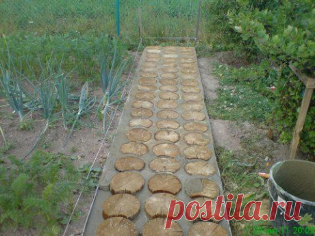 Дорожка для дачи своими руками Дорожка для дачи своими рукамиДоброго времени суток, уважаемые форумчане! Хочу представить на Ваш суд вариант дачной дорожки. Решение конечно не совсем практичное и не из лучших, но может кому нибудь ...