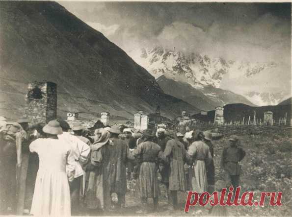 Спортивные секции Северного Кавказа воспитали целый ряд олимпийских призёров. Об успешности единоборств в регионе говорит и сегодняшняя победа Хабиба Нурмагомедов, завоевавшего титул чемпиона UFC в легком весе. Дело в том, что к секциям спортивных единоборств на Кавказе особое отношение. По мнению кавказских родителей, этот спорт воспитывал те качества, которые на Кавказе всегда считались истинно мужскими. Любопытно, что именно советская власть ввела единоборства на Северном Кавказе. Джигиты…