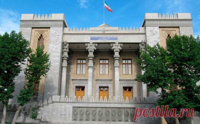 Посольство сочло дружественной атмосферу на вызове дипломата в МИД Ирана. Временного поверенного России вызвали в иранский МИД, чтобы выразить ему протест из-за поддержки Москвой заявления по поводу спорных с ОАЭ островов. Тегеран попросил передать в Москву его позицию, сказали в посольстве