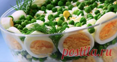 Очень праздничный слоеный салат с курицей, грибами и сыром! Объедение!