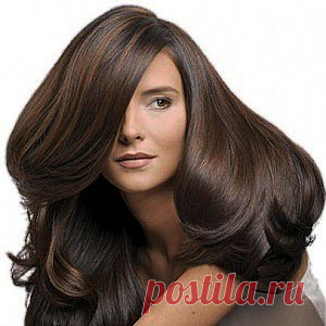 10 врагов Ваших волос

Лень вымыть волосы, высушить их перед сном или побаловать восстанавливающим бальзамом? Узнаёте себя? Тогда срочно пересмотрите своё поведение и начинайте ухаживать за волосами также старательно, как за кожей.

Мелкие «грешки» ежедневного ухода постепенно ухудшают состояние волос, делая их безжизненными и слабыми. Поскорее избавьтесь от врагов Вашей причёски.